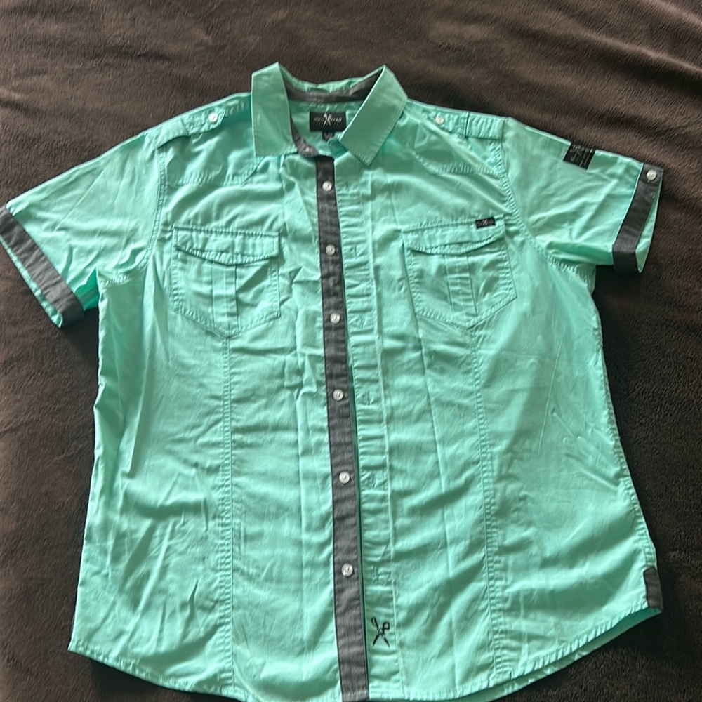 Men’s XL short sleeve shirt